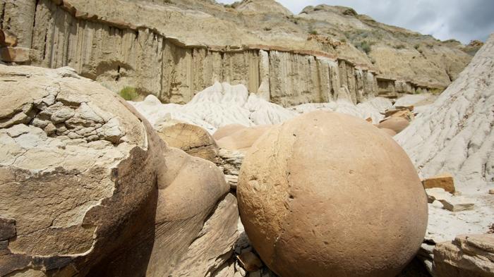 Area di sosta per Concrezioni a forma di proiettile nell'Unità Nord del Parco Nazionale Theodore Roosevelt. Area di sosta per Concrezioni a forma di proiettile nell'Unità Nord del Parco Nazionale Theodore Roosevelt.