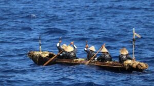 Viaggio in mare di 30.000 anni ricreato con una canoa costruita utilizzando antichi strumenti di pietra
