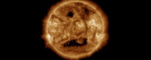 Una Gigantesca Bocca Si È Aperta Sul Sole E Anche Essa Sembra Sorprendida