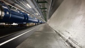 Il più grande acceleratore di particelle del mondo collide protoni e ossigeno per la prima volta nella storia