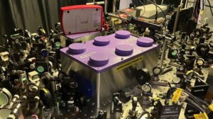 Un sistema da tavolo tunabile a compressione leggera potrebbe rivoluzionare il sensing quantistico