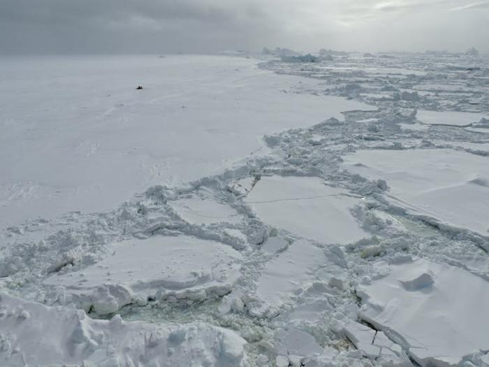 Una vista aerea del ghiaccio marino.