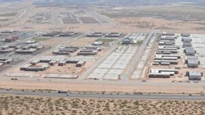 Il sito di internamento della Seconda Guerra Mondiale a Fort Bliss diventa il più grande campo di detenzione per migranti negli Stati Uniti