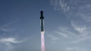 SpaceX e Starship completano il 10° volo con il lancio di un satellite e l'ammaraggio