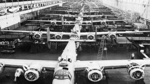 Come la fabbrica Willow Run della Ford ha trasformato le linee di assemblaggio delle auto in bombardieri costruiti a ritmo orario