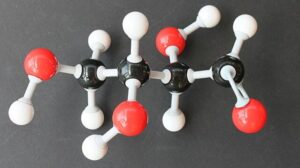 Nuova scoperta molecolare mostra che gli elettroni possono essere guidati, aumentando la sicurezza dei farmaci