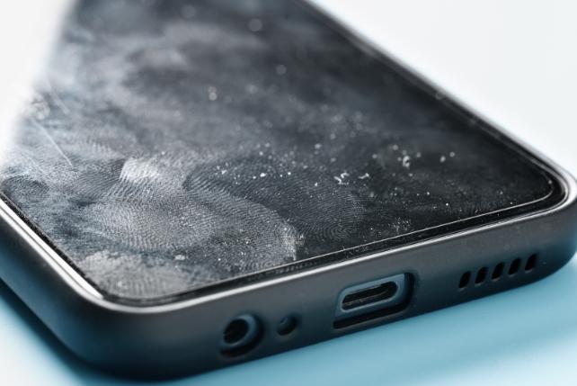 impronte digitali sul telefono