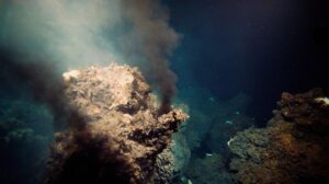 Sistema idrotermale ricco di idrogeno 100 volte più grande scoperto sotto il fondale del Pacifico occidentale
