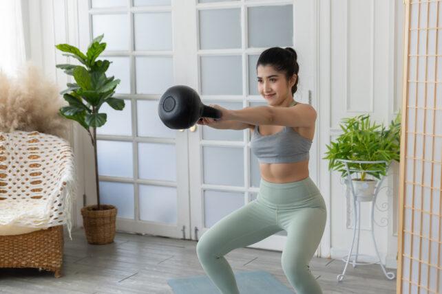 5 modi in cui la 'Kettlebell Challenge' potrebbe essere dannosa e come farla meglio