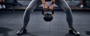 La sfida virale del 'Kettlebell' potrebbe essere dannosa. Fai questo invece.
