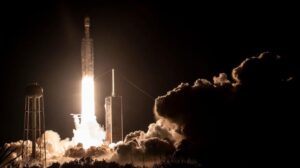 Aereo spaziale militare statunitense misterioso lanciato per l'ottava missione segreta con SpaceX