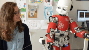 Le mani robotiche sono percepite come parte del corpo umano quando svolgono compiti insieme: Studio