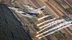 Atto di guerra: l'alleato della NATO Polonia alza in volo i jet, abbatte i droni russi nei suoi cieli