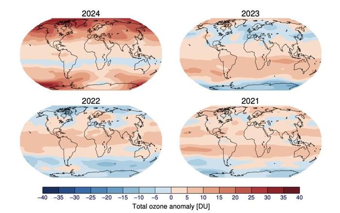 I dati satellitari che mostrano l'anomalia totale dell'ozono mostrano la variabilità anno dopo anno dello strato di ozono