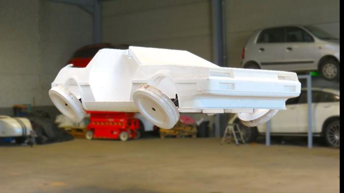 Thumbnails-for-IE-articles-Flying-Delorean.jpg