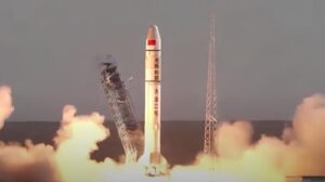 Il razzo riutilizzabile della Cina supera il test di spinta da 1.100 tonnellate per competere con SpaceX di Elon Musk