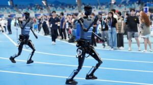 Un robot umanoide che ha vinto una maratona ora si allaccia le scarpe come tester di sneaker in Cina