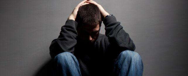 La miseria sta aumentando in un gruppo di età, oscurando la crisi di mezza età
