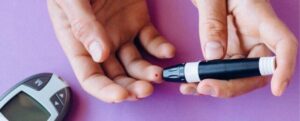 persona che si sottopone a test per il diabete