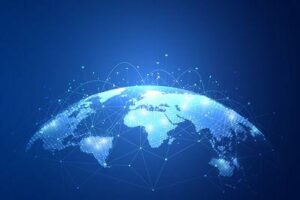illustrazione blu luminescente della Terra con linee che si intrecciano tra diversi punti per dimostrare l'interconnessione globale