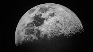 La luna è in movimento: 245 sentieri di massi rivelano che la superficie lunare non è ferma