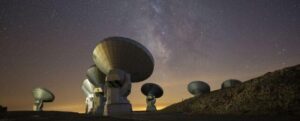 Eccezionale 'Incrocio di Einstein' nello Spazio Rivela Dove Si Nasconde la Materia Oscura