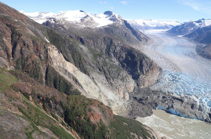 Foto di campo del viaggio di ricognizione per il frana di Tracy Arm del 2025 il 13 agosto 2025.
