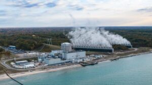 Un lavoratore cade nel reattore di una centrale nucleare degli Stati Uniti, ingerisce acqua critica della piscina