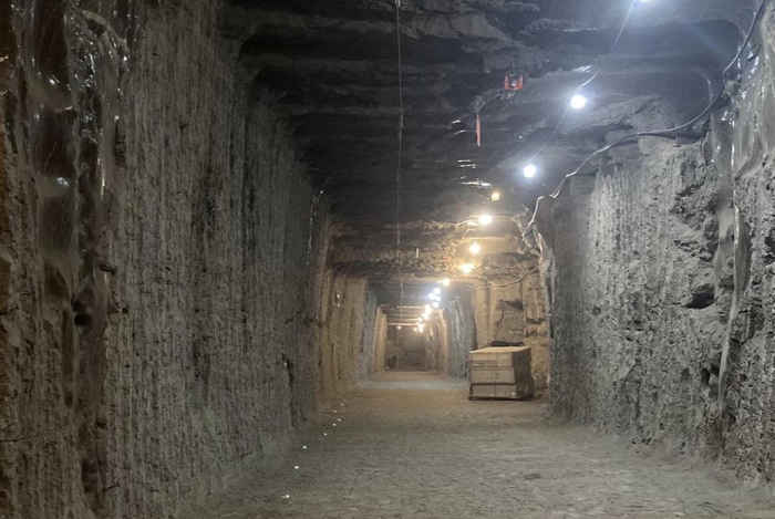 Una vista all'interno della Struttura di Ricerca del Tunnel di Permafrost a Fox, Alaska, 16 miglia a nord di Fairbanks, gestita dal Corpo degli Ingegneri dell'Esercito degli Stati Uniti.