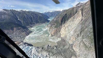 Foto di campo del viaggio di ricognizione per il frana di Tracy Arm del 2025 il 13 agosto 2025.
