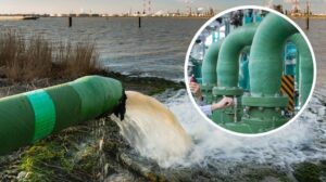 Acqua reflua trasformata in acqua pulita con un metodo ecologico che rimuove sostanze chimiche tossiche