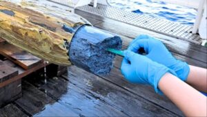 Gli scienziati scoprono segni misteriosi di vita in una bizzarra melma vulcanica blu