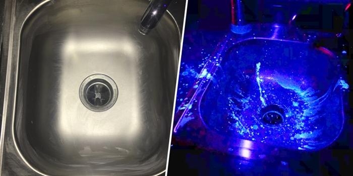 'Lavello' 'pulito' a sinistra sotto illuminazione normale rispetto alla luce dello stesso lavello che mostra contaminazione