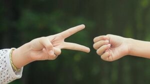 Gli scienziati rivelano un trucco ingegnoso per vincere a Carta, Forbice, Pietra