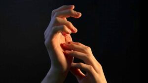 Una cosa straordinaria accade nel cervello quando vediamo qualcuno toccato