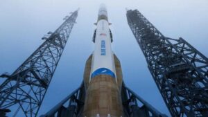 razzo New Glenn di Blue Origin visto dal basso
