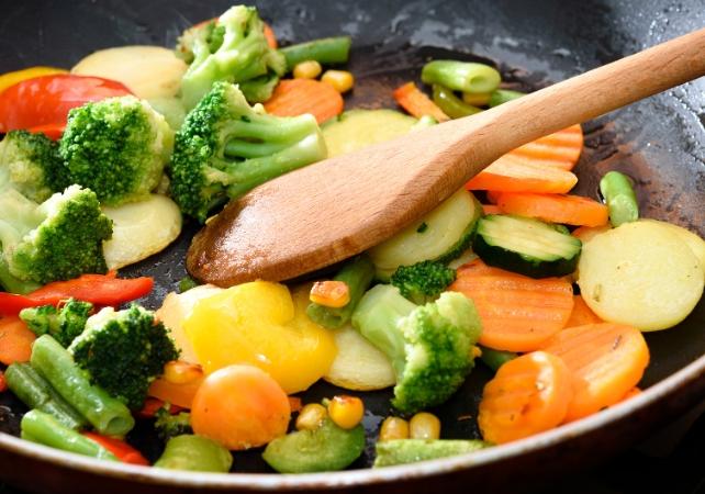 cucinare le verdure in una padella