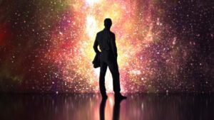 ombra di un uomo che guarda un cielo stellato