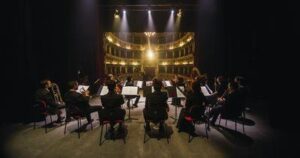 vista dalla parte posteriore dell'orchestra verso la sala da concerto