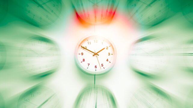 Blurry-Clocks-642x361-1.jpg