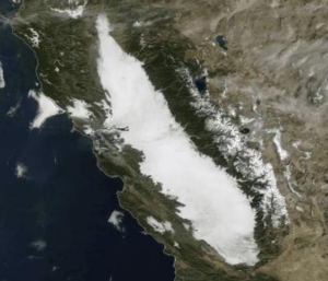 Le immagini satellitari mostrano la nebbia di tule sulla Valle Centrale della California sabato 29 novembre 2025.