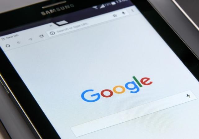schermo del telefono con google