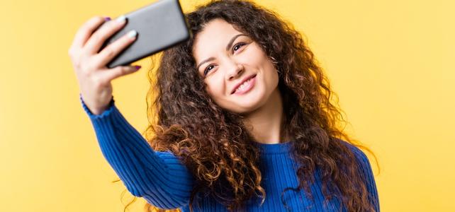 donna con la macchina fotografica