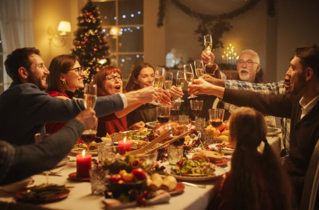 L'ansia alimentare può aumentare durante la stagione festiva. Ecco come affrontarla.