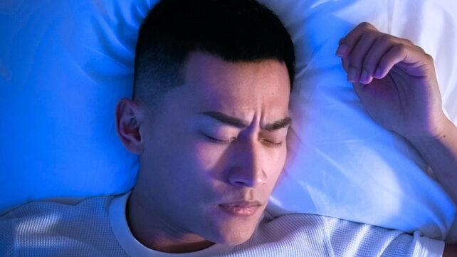 SleepingBrunetteMan-1-642x361-1.jpg
