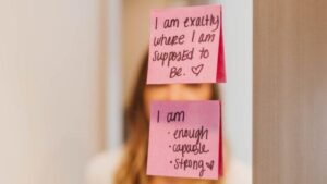 Le affermazioni positive funzionano davvero? Un psicologo spiega la scienza