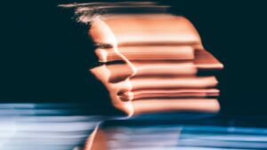 il volto della persona sfocato