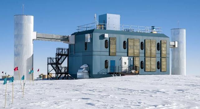 cubo di ghiaccio in antartide