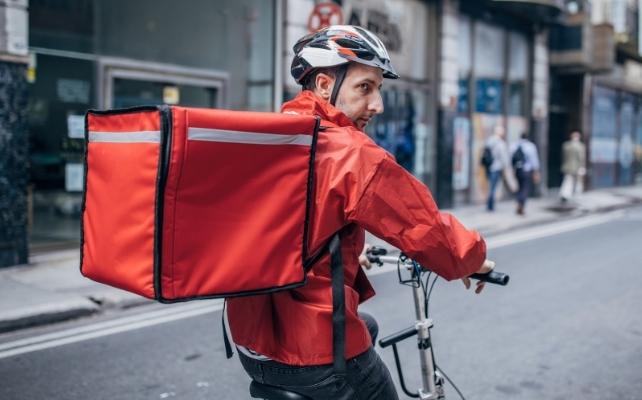 corriere in bicicletta