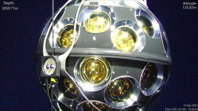 Un oggetto sferico con luci